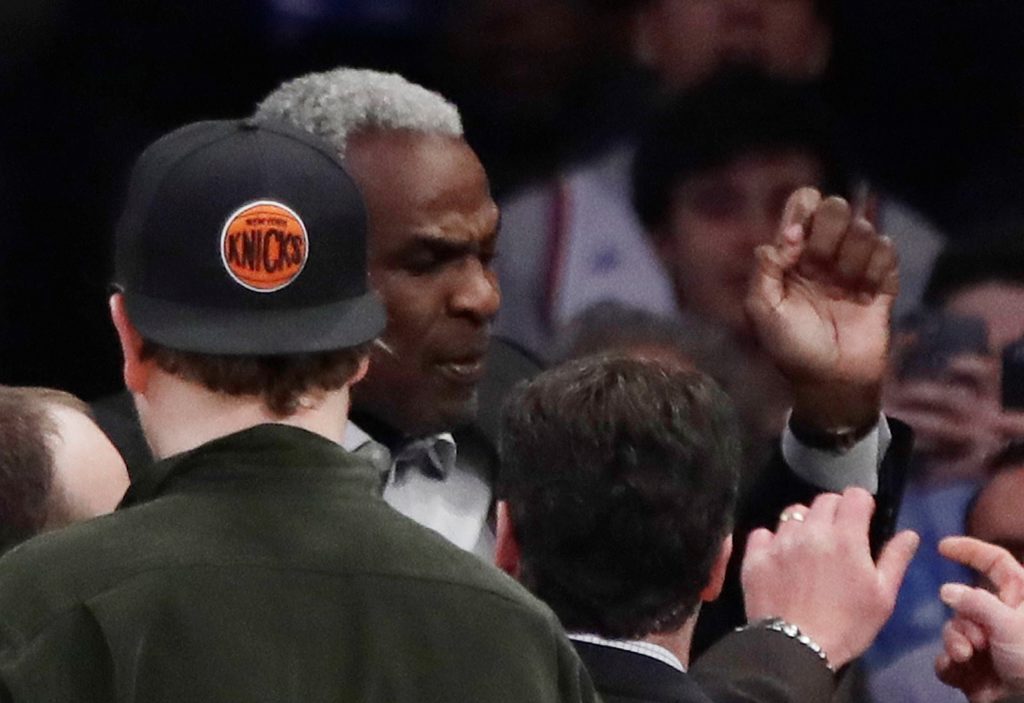 Charles Oakley: Διαμαρτύρεται σε αγώνα NBA και συλλαμβάνεται! (Video)