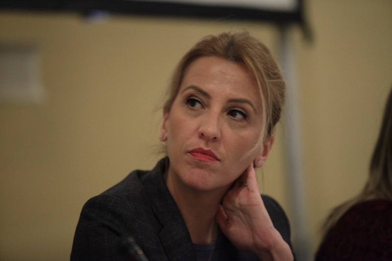 Το εφετείο δικαιώνει την Ρένα Δούρου: «Συκοφάντης» ο Αργύρης Ντινόπουλος