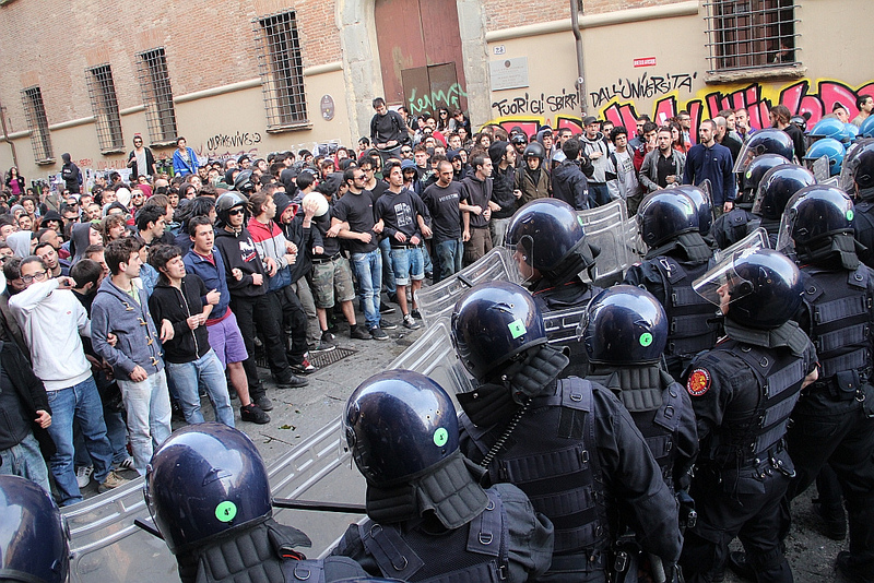 Μπολόνια: Βίαιη απομάκρυνση φοιτητών από κατάληψη πυροδότησε πολιτική αντιπαράθεση