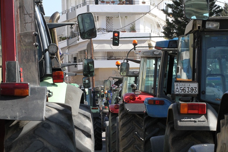 Αγρότες: Αμετακίνητοι απαντούν με κλιμάκωση κινητοποιήσεων – Σήμερα η συνάντηση με τον Αποστόλου