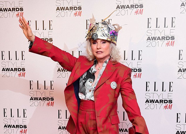Το Elle τιμά τη Debbie Harry των Blondie (Photos)