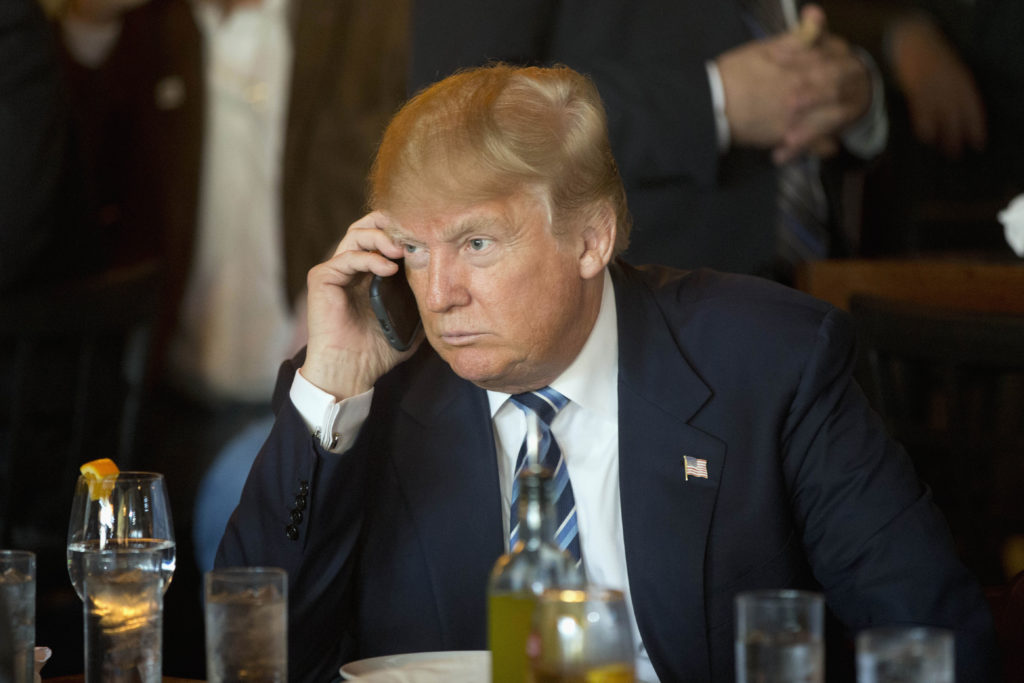 Θέμα …ασφαλείας για το τηλέφωνο του Τραμπ