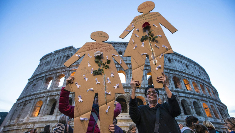 Η Ιταλία μας θυμίζει τις κακοποιημένες γυναίκες ανήμερα του Αγίου Βαλεντίνου