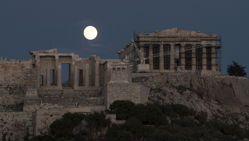 De Standaard: Είναι εγωιστές οι Έλληνες που δεν έδωσαν την Ακρόπολη στον Gucci;