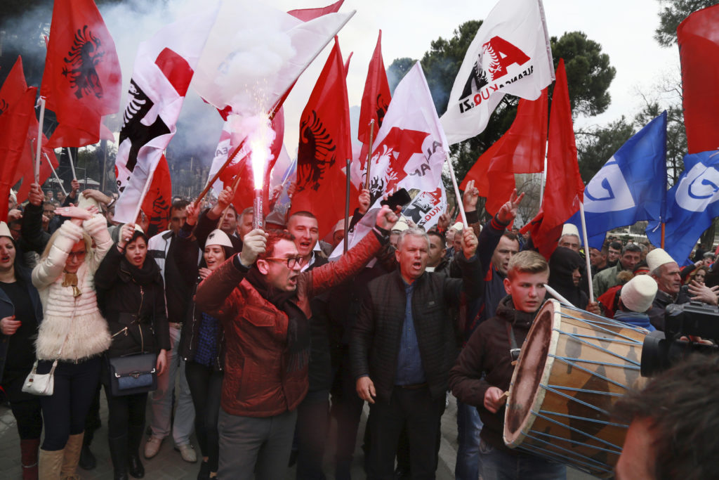 Κάνατε την Αλβανία μια τεράστια χασισοφυτεία, καταγγέλλει την κυβέρνηση η αντιπολίτευση