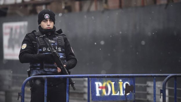 ‘Εκτακτο – Κωνσταντινούπολη: Δυο ένοπλοι άνοιξαν πυρ και τραυμάτισαν 5 άτομα σε καφέ