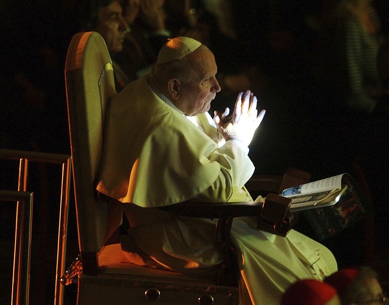 Πολωνία: Εισαγγελική έρευνα για «βλάσφημο» έργο – Έδειχνε ερωτική σκηνή με τον πάπα Ιωάννη Παύλο Β’