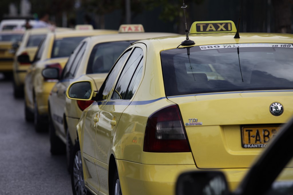 Η Νέα Δημοκρατία απαντά στους ταξιτζήδες: Είμαστε υπέρ του ελεύθερου ανταγωνισμού