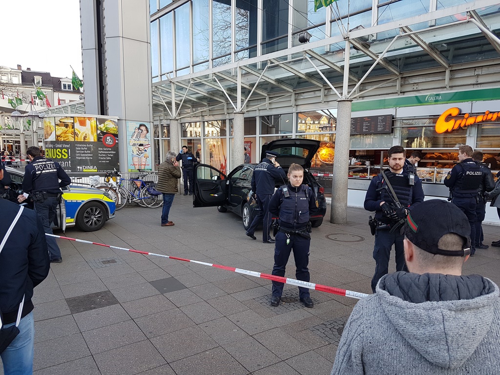 Γερμανία: Τρεις τραυματίες από επίθεση με αυτοκίνητο στη Χαϊδελβέργη