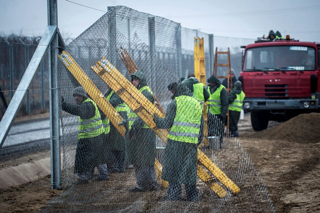 Ηλεκτροφόρο φράκτη για τους μετανάστες χτίζει η Ουγγαρία!