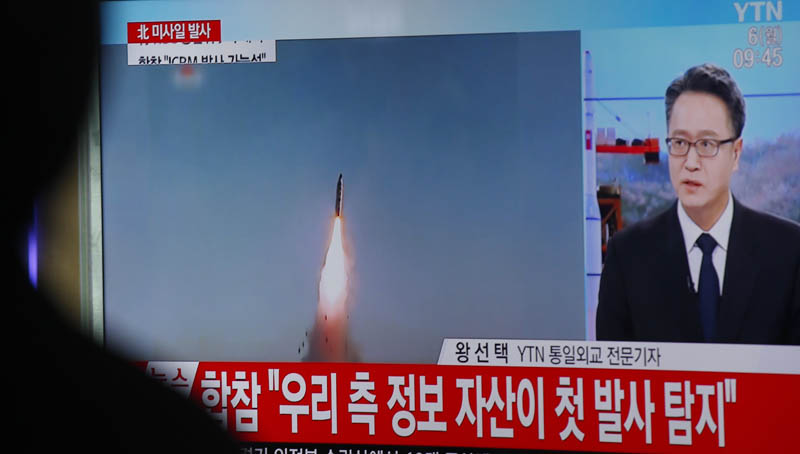 Βόρεια Κορέα: Εκτόξευσε δυο βαλλιστικούς πυραύλους μέσου βεληνεκούς,
