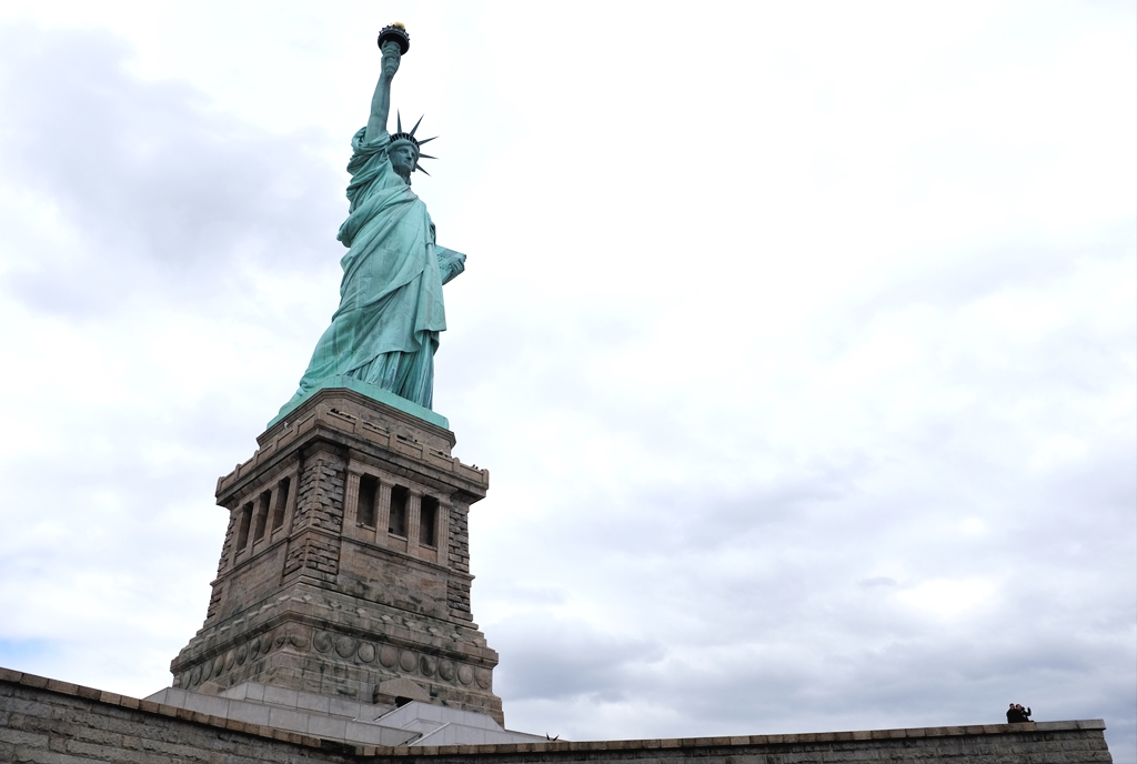 Νέα Υόρκη: Και ξαφνικά το άγαλμα της Ελευθερίας βυθίστηκε στο σκοτάδι! (Video και Photos)