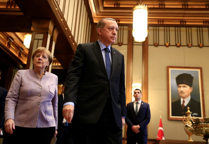 Άγκυρα εναντίον Βερολίνου: «Να αποφασίσει η Γερμανία αν θεωρεί φίλη την Τουρκία»