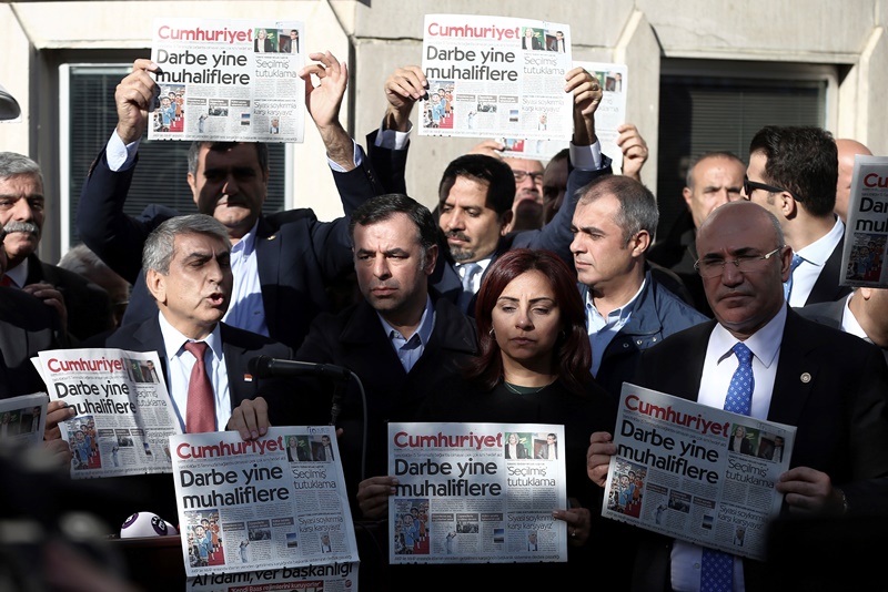 Τουρκία: Συλλαλητήριο δημοσιογράφων στην Κωνσταντινούπολη