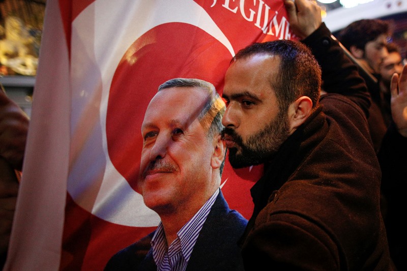 Στα άκρα η ένταση μεταξύ Τουρκίας και Ολλανδίας- Απελάθηκε Τουρκάλα υπουργός