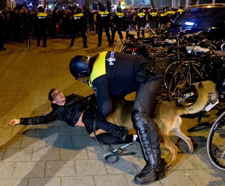 Τουρκία: Κάλεσαν τον Ολλανδό επιτετραμένο για εξηγήσεις μετά την παρέμβαση της αστυνομίας στο Ρότερνταμ