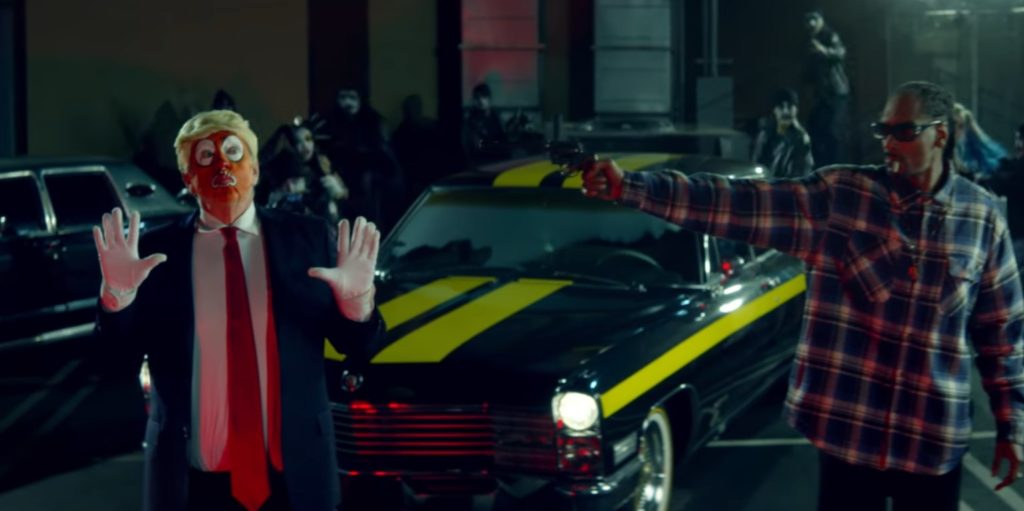 Ο Snoop Dogg πυροβολεί τον Τραμπ – Σάλος στην Αμερική (Video)