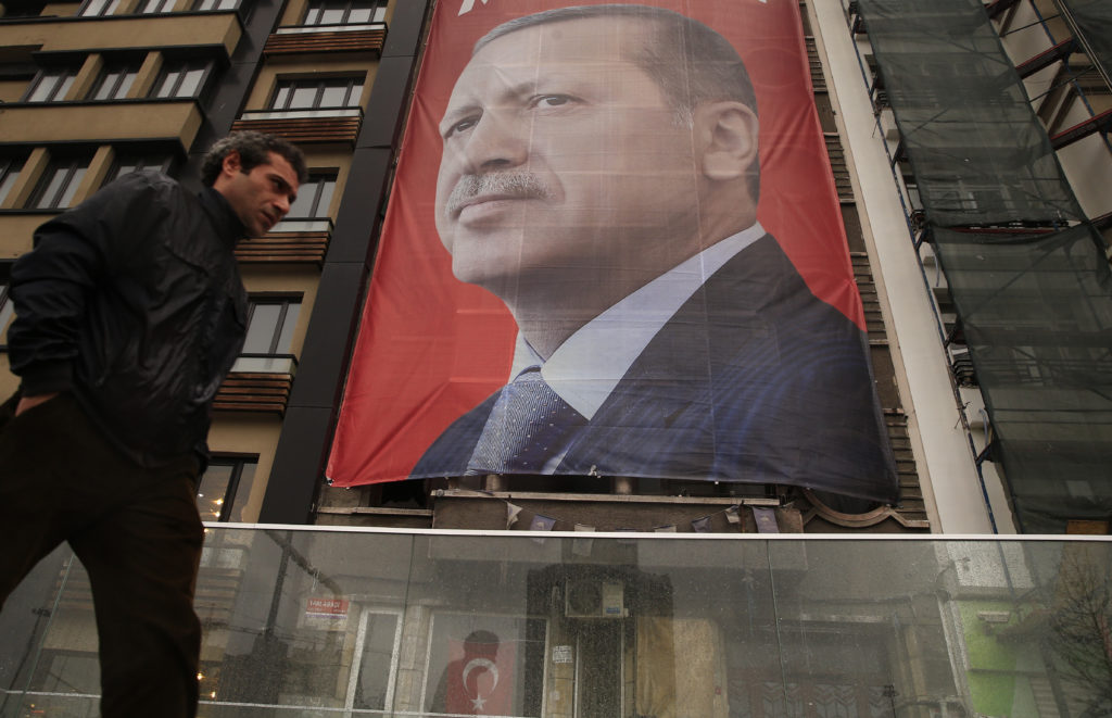 Handelsblatt: «Ο Ερντογάν θα πρέπει να ξέρει τα όρια» – Bild: Ο Ερντογάν έχει «την τρέλα της εξουσίας»