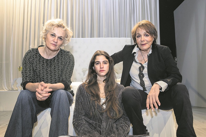Συνέντευξη: Μπέτυ Αρβανίτη – Μαρία Κεχαγιόγλου – Νεφέλη Κουρή  «Τρεις γυναίκες μόνες στη δίνη του χρόνου»