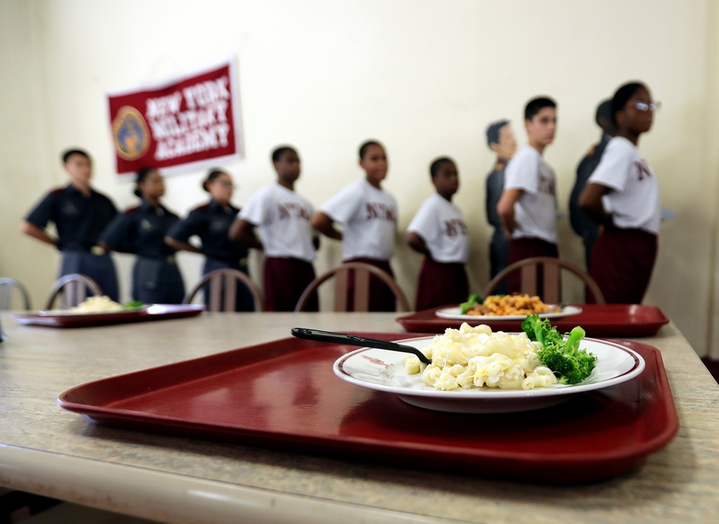 Ο Λευκός Οίκος «κόβει» το μοναδικό γεύμα από τους άπορους μαθητές