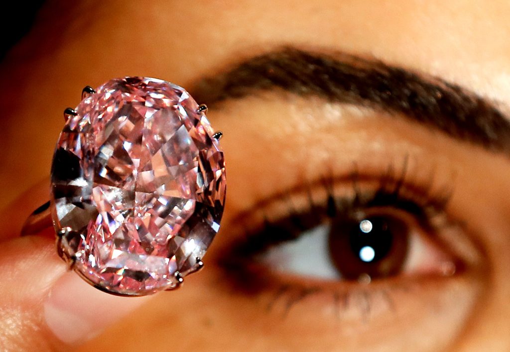 Πωλείται το μεγαλύτερο ροζ διαμάντι! (Video)
