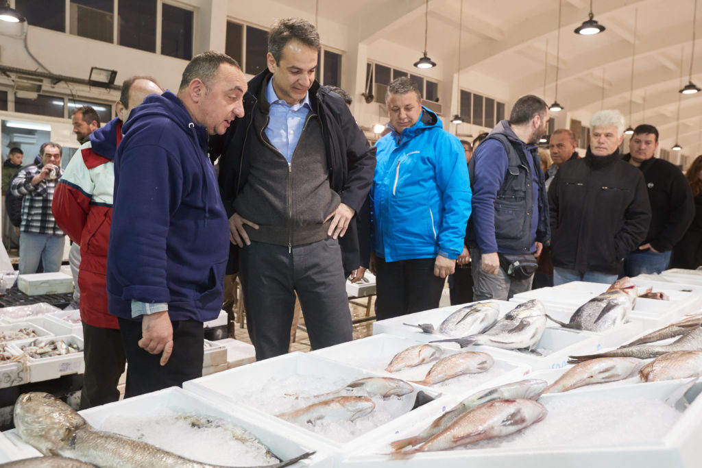 Στην Ιχθυόσκαλα Πειραιά ο Κυριάκος Μητσοτάκης