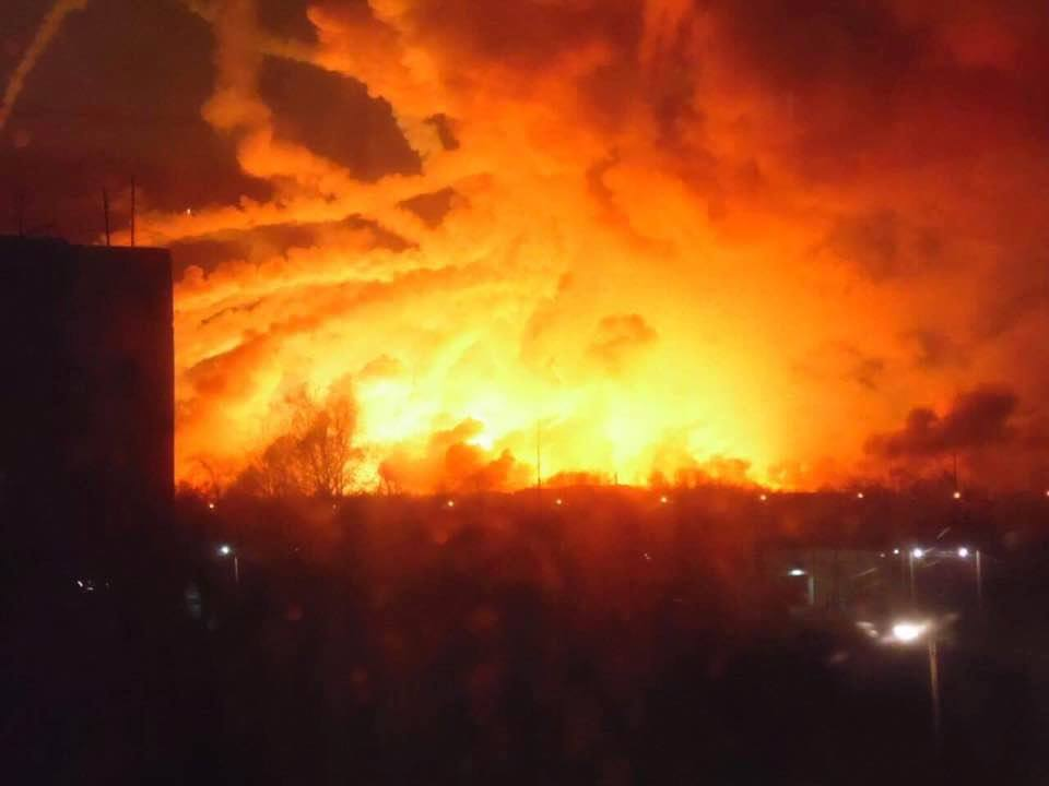 Ουκρανία: Δολιοφθορά πίσω από πυρκαγιά σε αποθήκη πυρομαχικών; (Video)