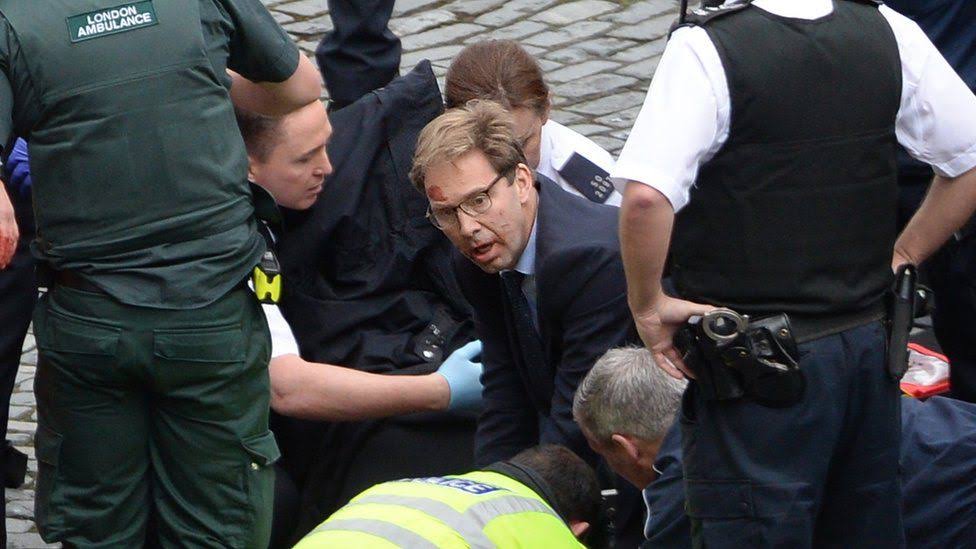 Τι λέει ο Βρετανός υπουργός που προσπάθησε να σώσει τον αστυνομικό (Video)
