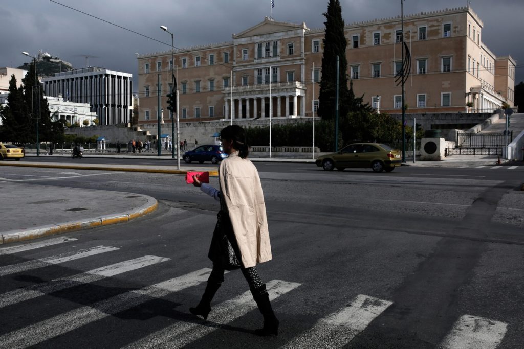 Η Βουλή διαψεύδει δημοσίευμα για μετατροπή μετακλητών υπαλλήλων σε μόνιμους