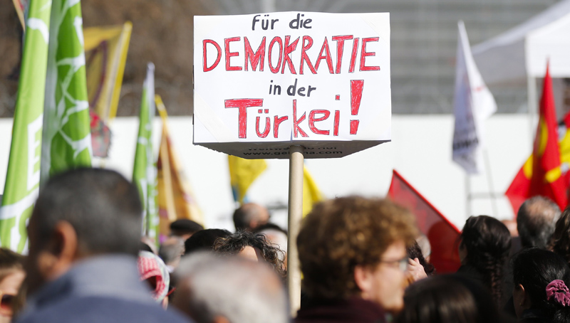 Οργή της Άγκυρας για τη διαδήλωση στη Βέρνη