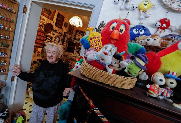 Βέλγιο: Ηλικιωμένη ζει ανάμεσα σε 20.000  λούτρινα κουκλάκια (Photo)