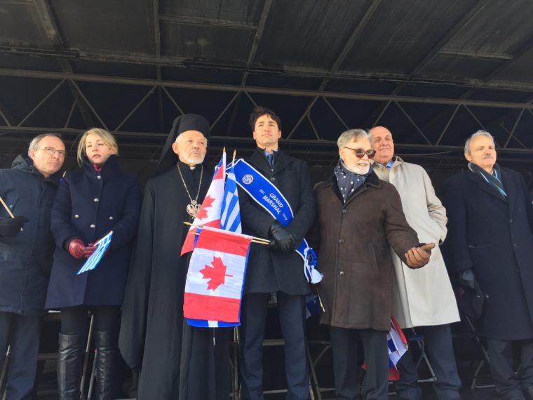 Καναδάς: Ο Τριντό με την ελληνική σημαία ανά χείρας! (Video)