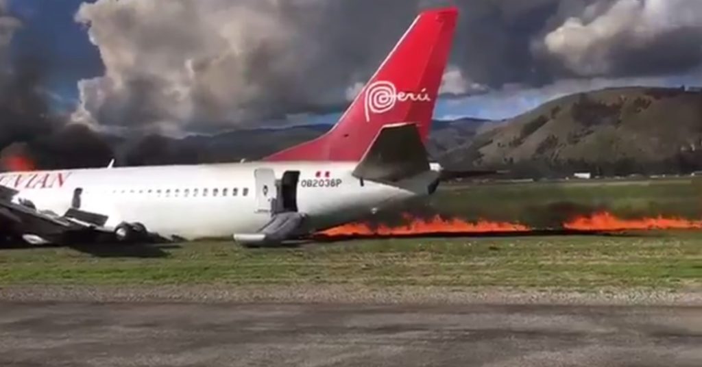 Τρόμος και φωτιά κατά την αναγκαστική προσγείωση αεροσκάφους! (Video)