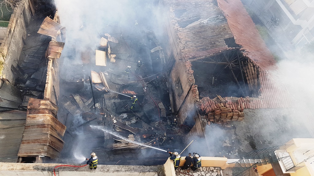 Πυρασφάλεια: Βιώματα από μια φωτιά σε αποθήκη ξυλείας πλάι σε βενζινάδικο!