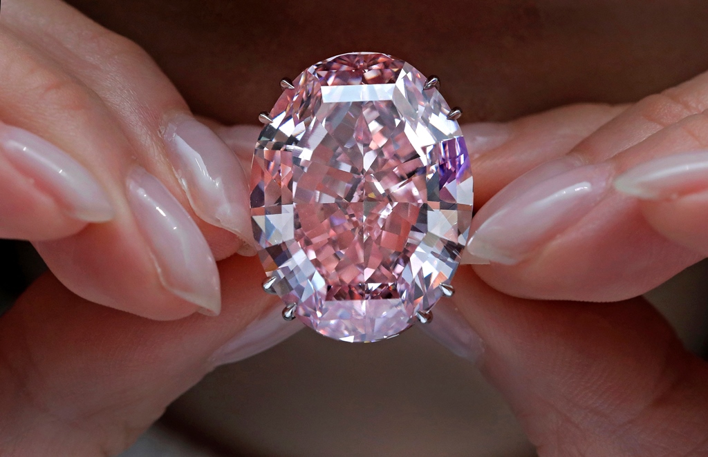 Λεφτά βρέθηκαν για το ροζ διαμάντι – Τιμή ρεκόρ!