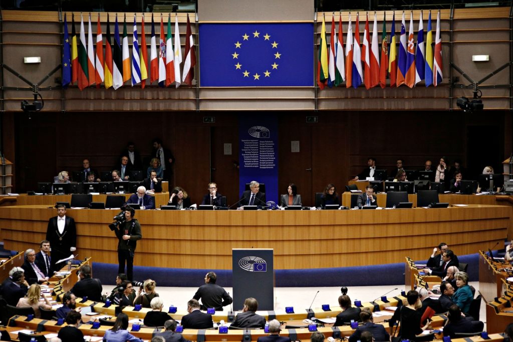 Ευρωπαϊκό Κοινοβούλιο: Έκκληση για άμεση ολοκλήρωση της δεύτερης αξιολόγησης