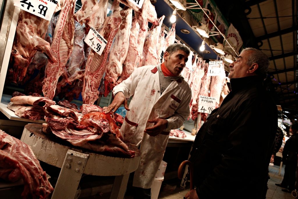 Αυξάνονται οι έλεγχοι σε επιχειρήσεις διακίνησης τροφίμων ενόψει Πάσχα