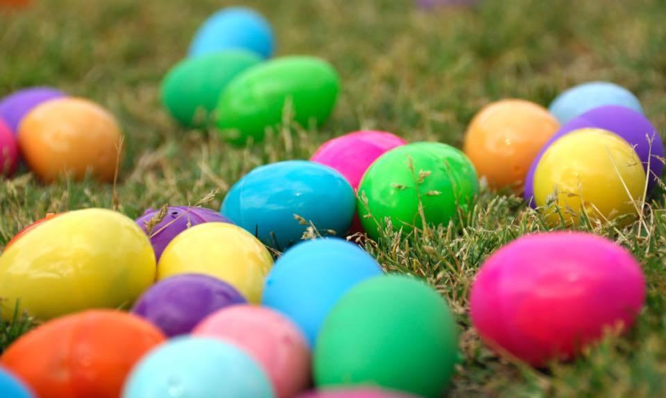 5 κόλπα για το σωστό βάψιμο των πασχαλινών αυγών