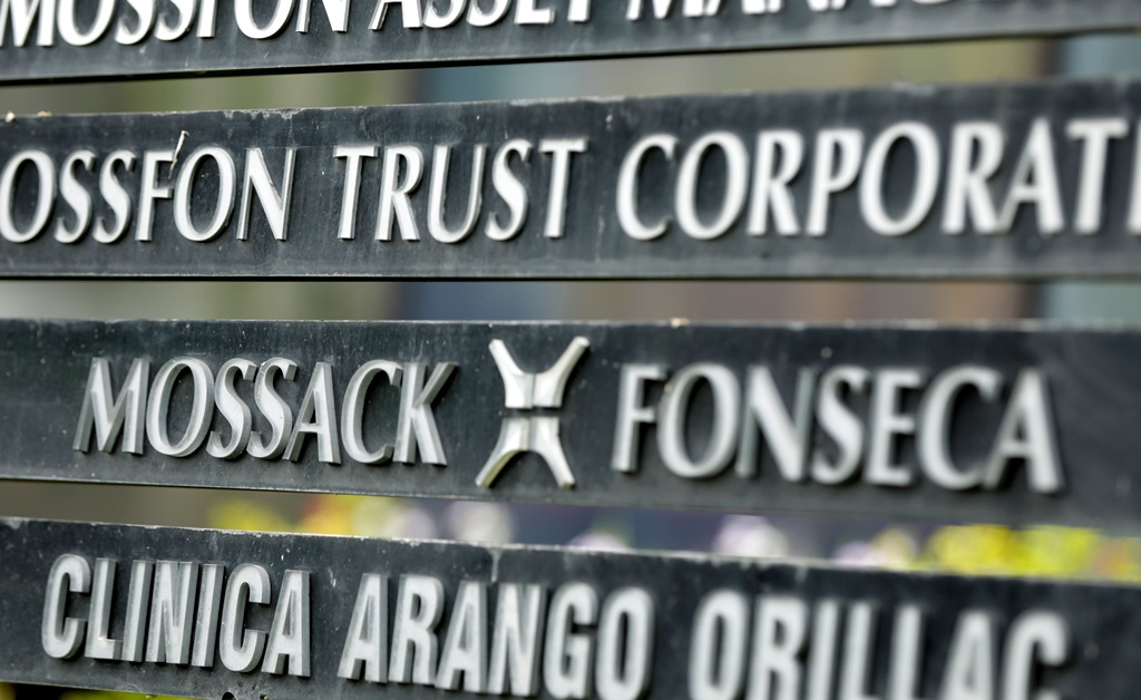 Στοιχεία Ελλήνων που βρίσκονται στα Panama Papers ζητούν οι εισαγγελείς