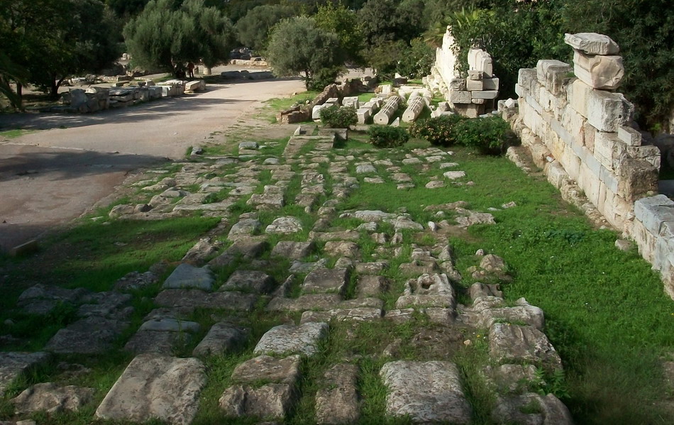 Βλασία Παυλοπούλου και Έλκε Μπύντενμπεντερ στην Αρχαία Αγορά και για καφέ!