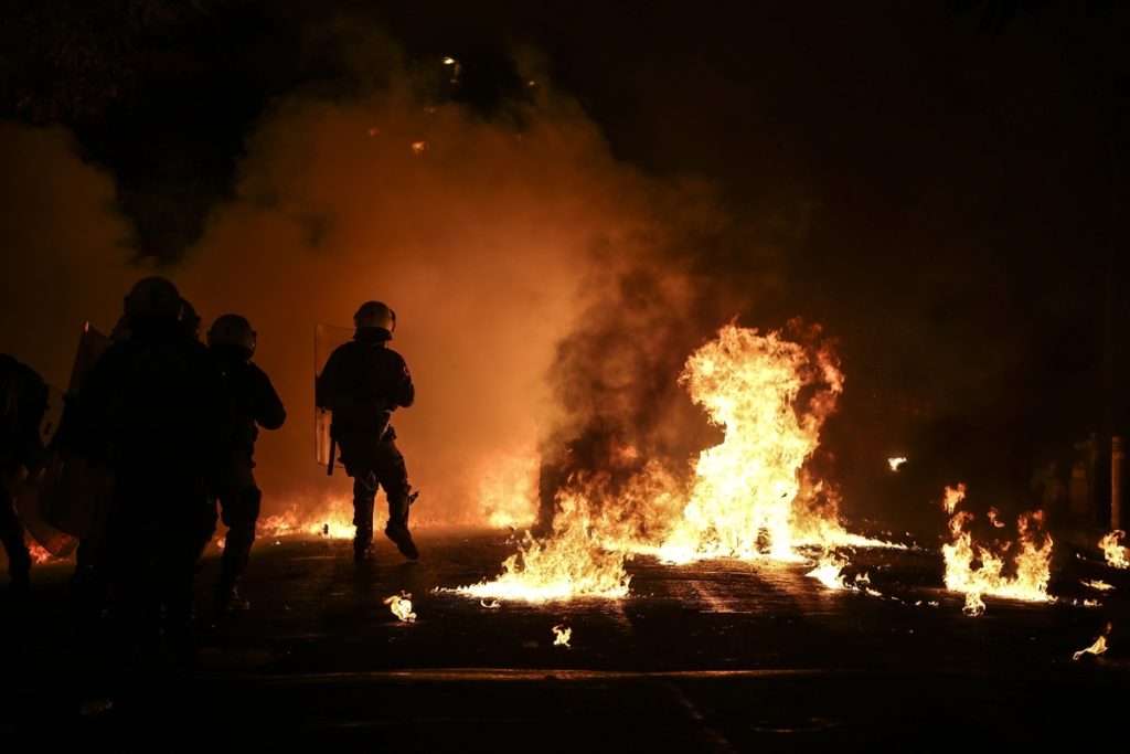 Νύχτα επεισοδίων και πάλι στα Εξάρχεια