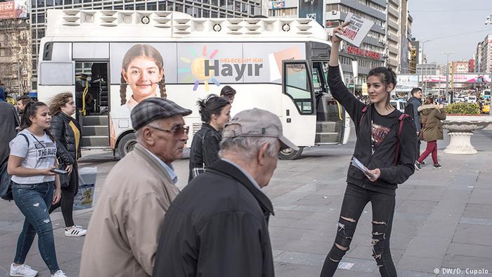 Τουρκία: Αμφιβολίες για το αδιάβλητο του δημοψηφίσματος – Μετ’ εμποδίων η εκστρατεία για το «ΟΧΙ»