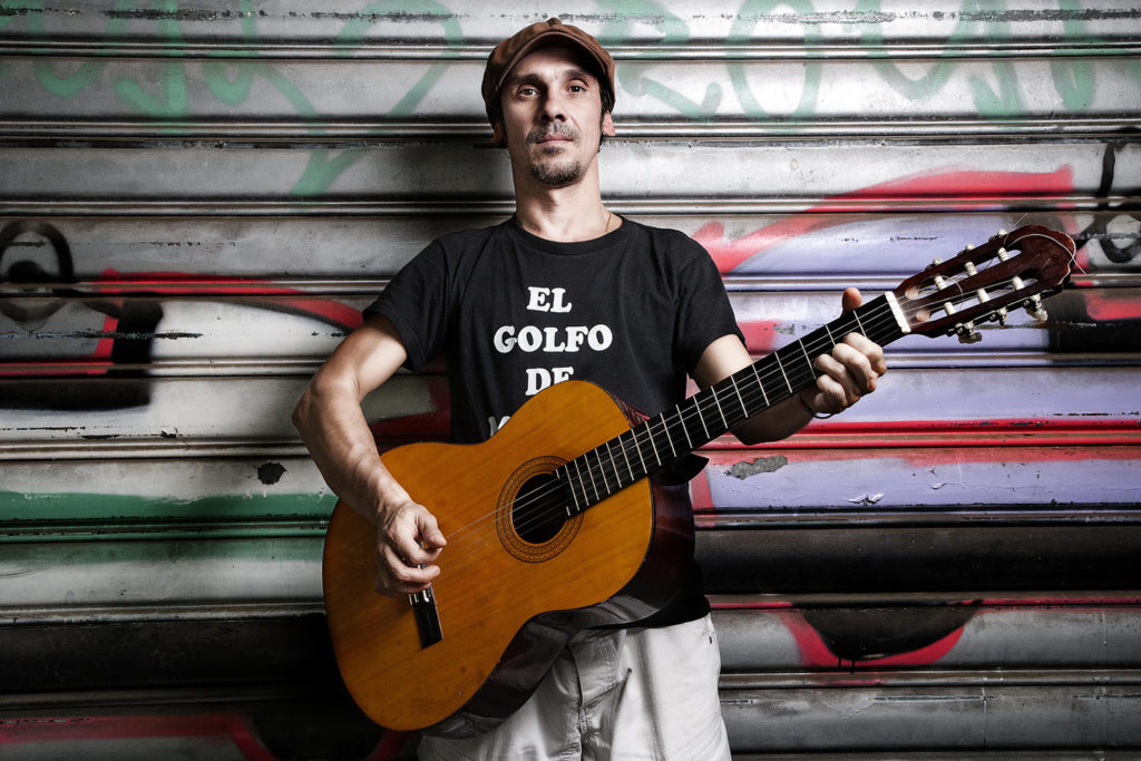 Ο Manu Chao τραγουδάει για την… λευτεριά των σπόρων! (Video)