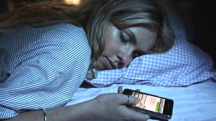 Τάμπλετ και κινητά “κλέβουν” χρόνο ύπνου