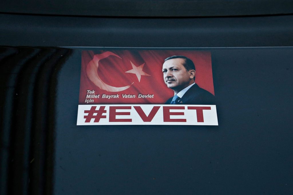 Spiegel: Μήπως είναι ώρα να τελειώνει το φλερτ της ΕΕ με την Τουρκία;