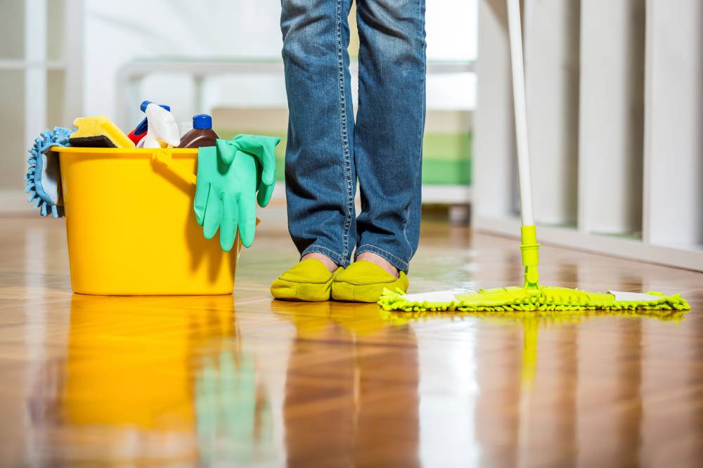 Πώς να καθαρίσετε το σπίτι σας σε μία ώρα (με το ρολόι)