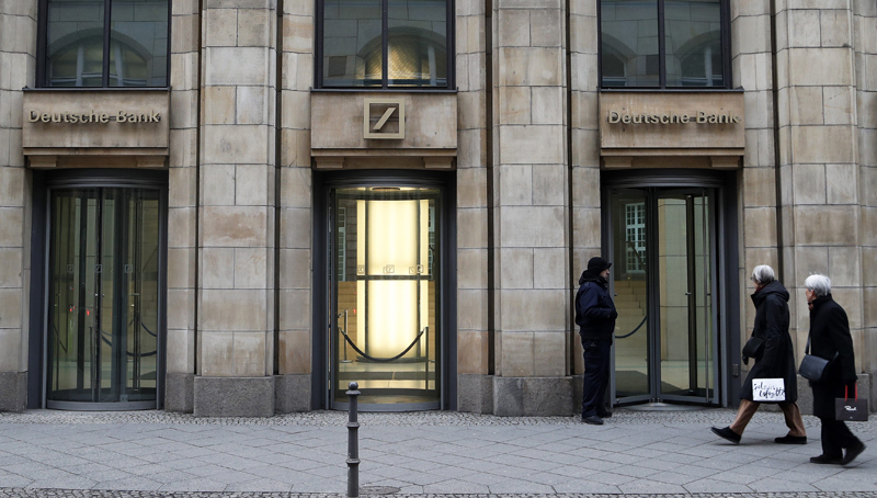 «Δριμύ κατηγορώ» κατά του χρηματοπιστωτικού καπιταλισμού θυροκολλούν στην Deutsche Bank