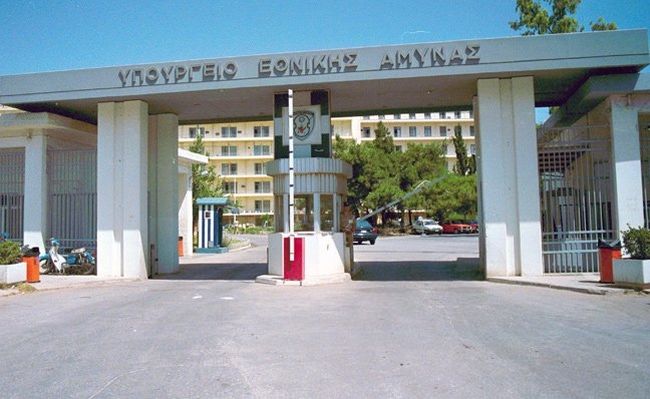 Προς εκ νέου αναδιοργάνωση των Ενόπλων Δυνάμεων