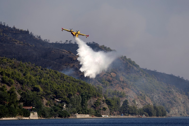 Ζάκυνθος: Σε ύφεση η μεγάλη πυρκαγιά στις Μαριές