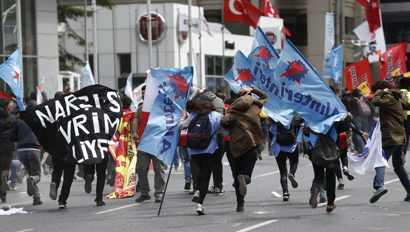 Τουρκία: Έπνιξαν στα δακρυγόνα τους διαδηλωτές της Πρωτομαγιάς